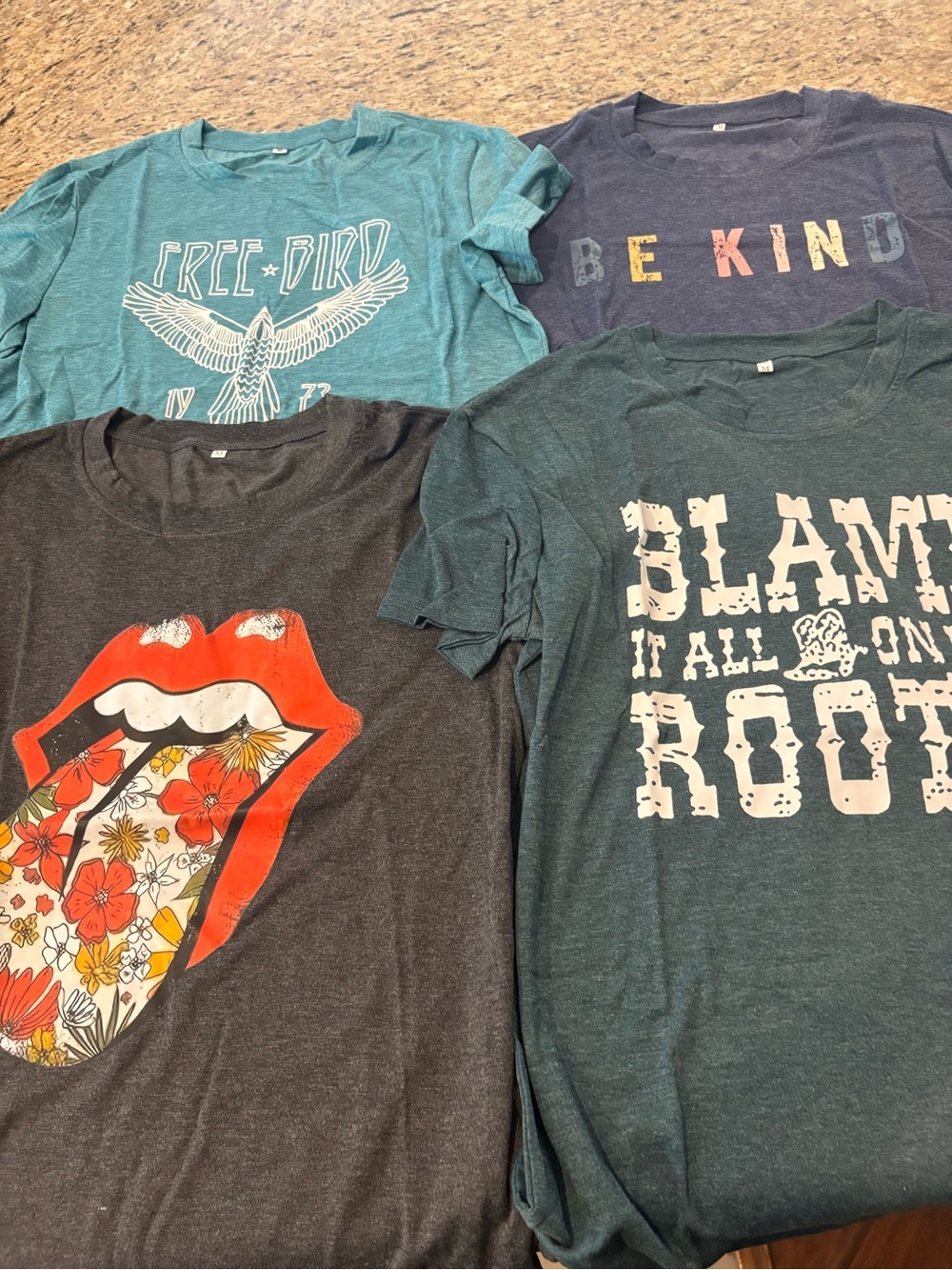 Set of 4 women’s graphic tees - Picture 10 of 16